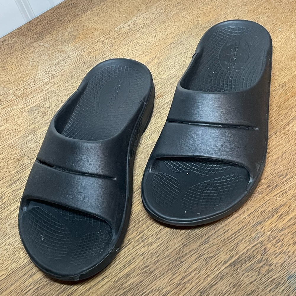 OOFOS OOahh Recovery Slides Black Size 5